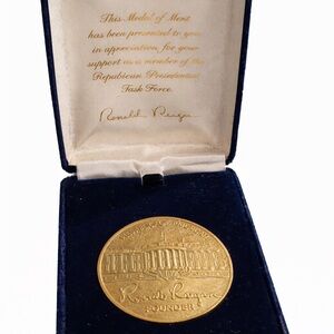 Ronald Reagan Republican Presidential Task Force Medal Coin w/ Case